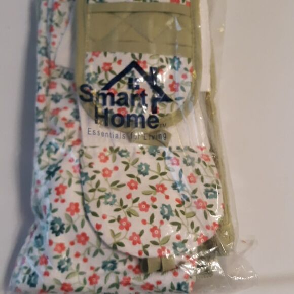 Smart Home Essentials Gift Set - Picture 1 of 2